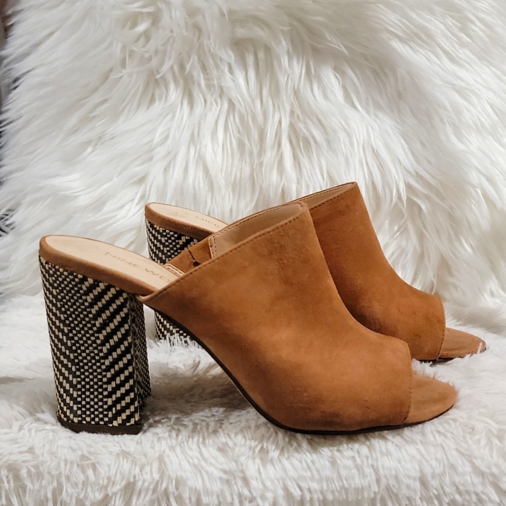 Nine West Open toe mules, size 7M, tan, weave black cream heels